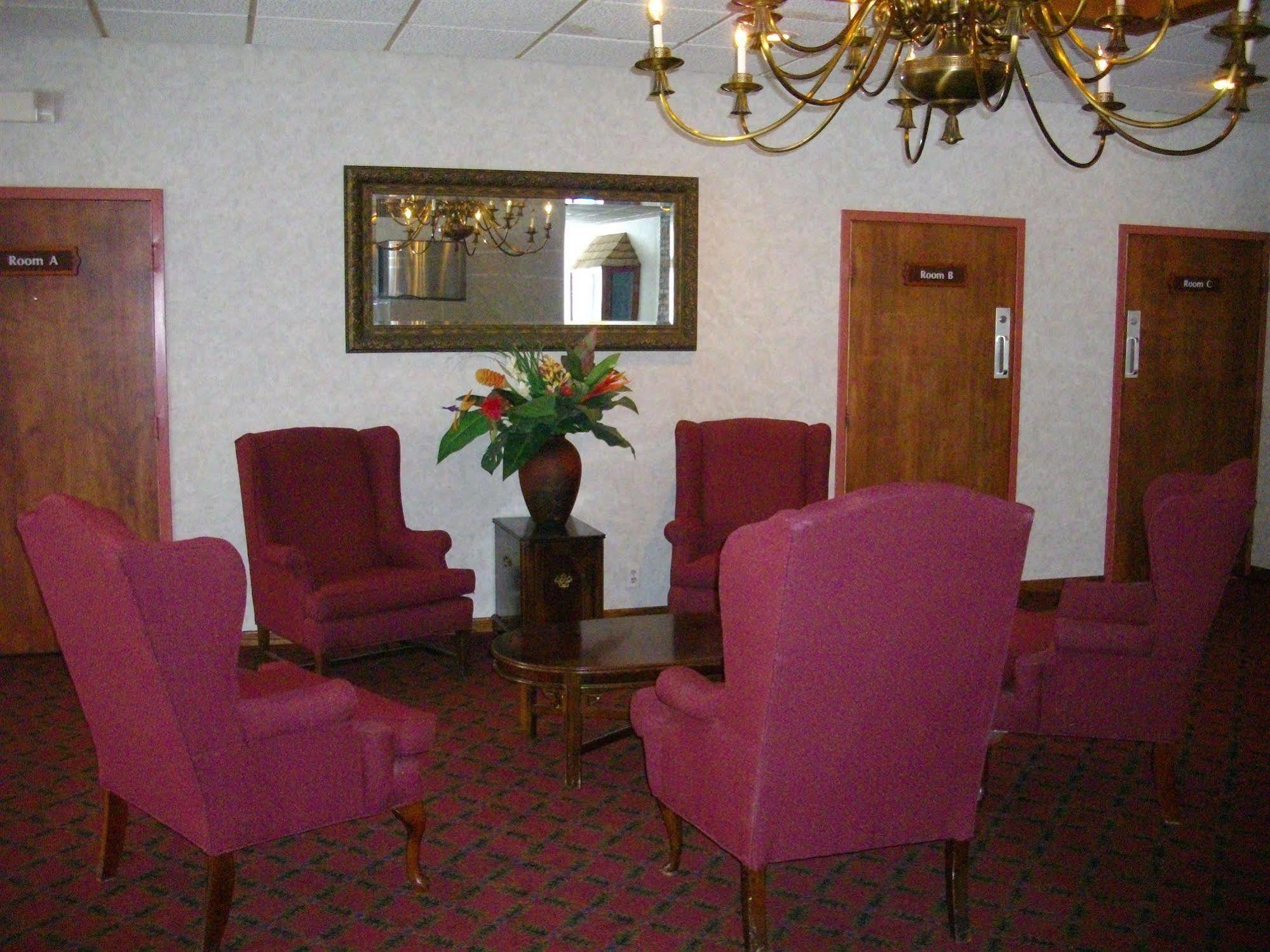 Macomb Inn Bagian luar foto